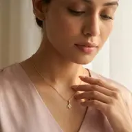 Clove Embrace - Lab Diamond Pendant thumbnail 4