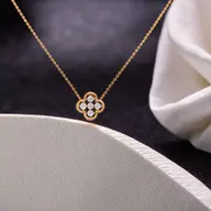 Clover - Lab Diamond Pendant Necklace thumbnail 3